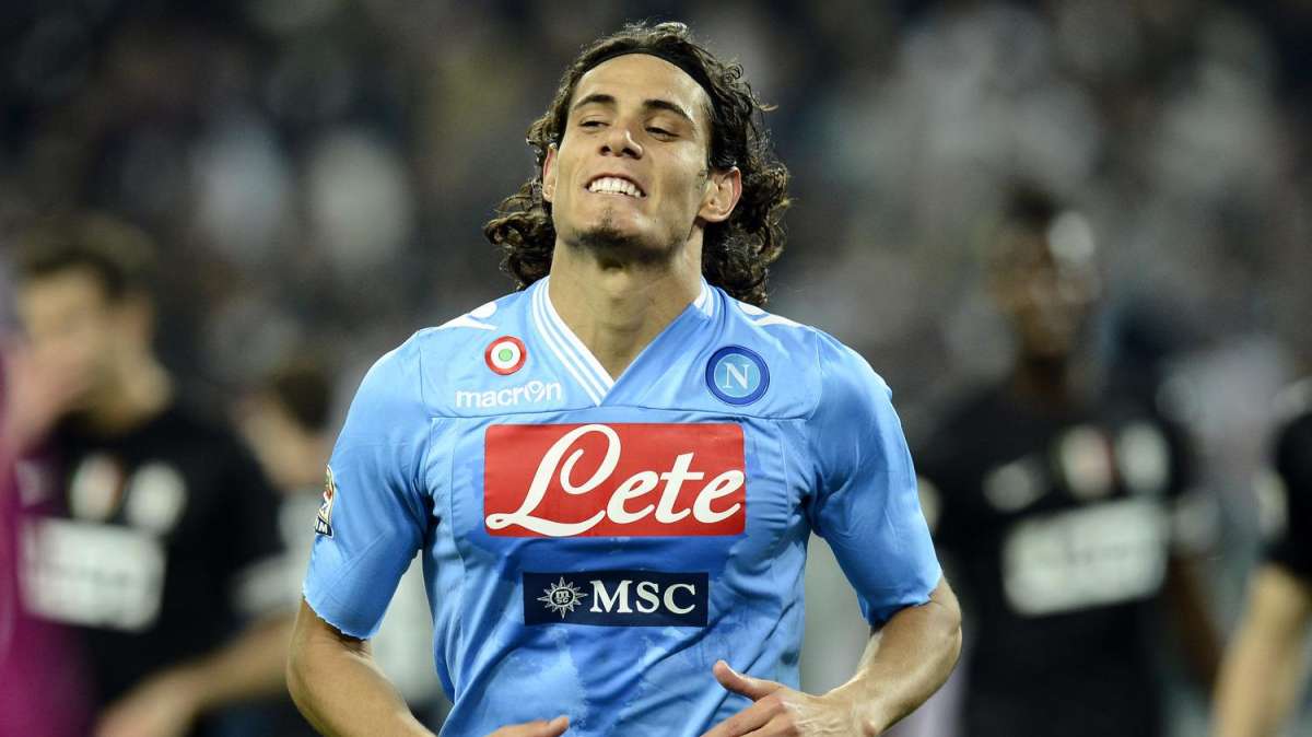 Cavani a cuore aperto: "No a veline, ferrari e playstation. Idolo? Batistuta, anche se..."