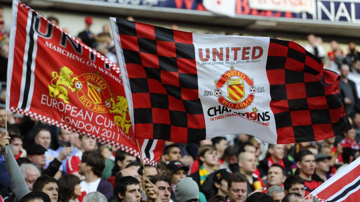 Manchester United, Clevery fuori un mese
