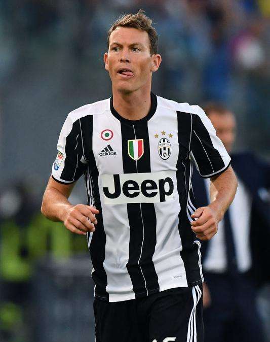 Il Barcellona pensa a Lichtsteiner