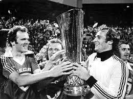 Coppa UEFA ’77-’78: il PSV dei fratelli Van de Kerkhof solleva il trofeo, ma la grande sorpresa arriva dalla Corsica