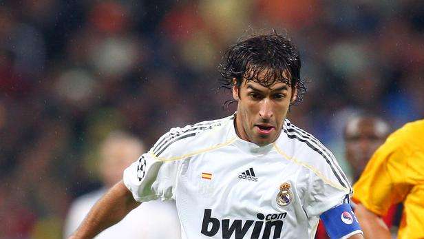 Schalke04, Raul prolunga