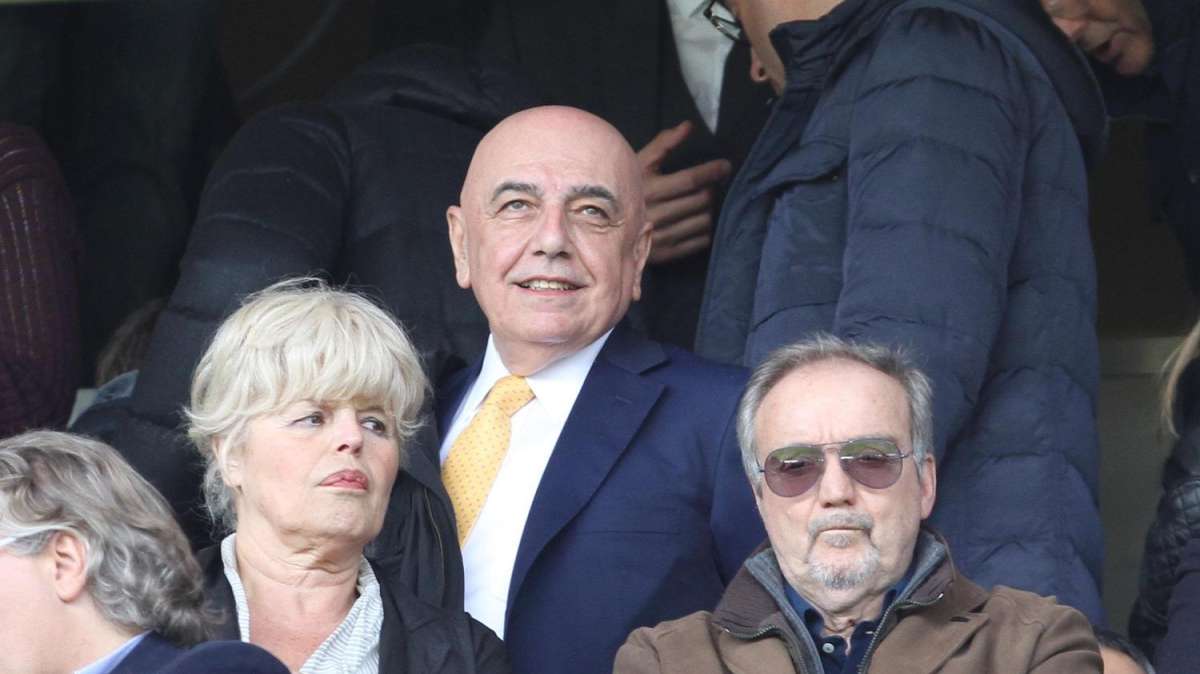 Galliani: "Logo Champions? I poveracci ci han ricamato sopra"
