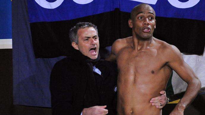 Mou e Maicon se la ridono alle spalle di Benitez