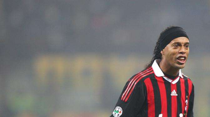 Ag. Ronaldinho: "Parleremo con il Milan del futuro in autunno"