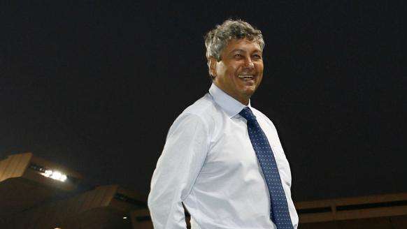 Napoli, Lucescu profeta: "Passerà il turno ma Cavani andrà via"