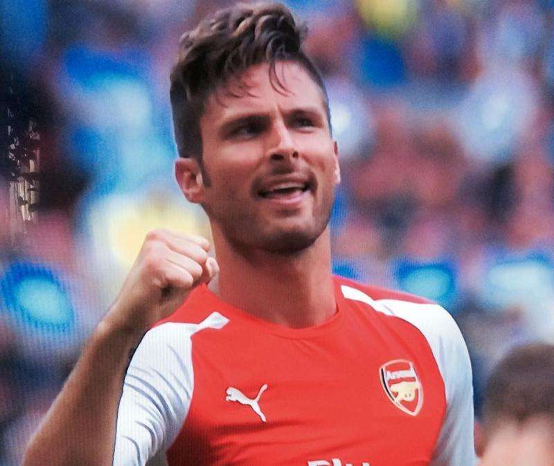 Giroud fa volare l'Arsenal. Il Leicster è agguantato