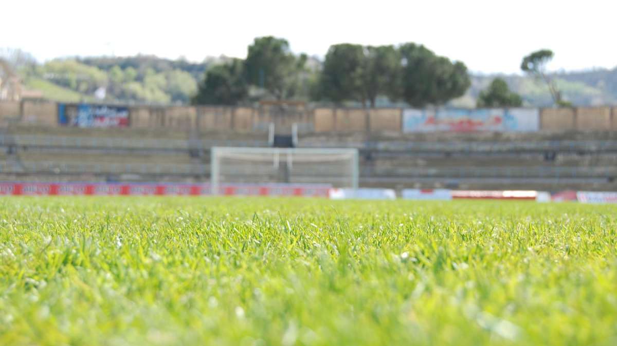 Il Milan regala un campo di calcio per i ragazzi a rischio di Napoli