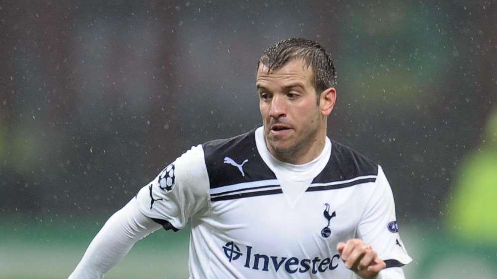 Man. United, duello olandese in mezzo al campo