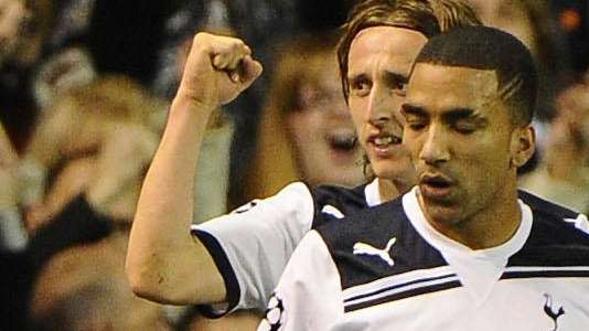 Tottenham, la furia di Jenas sull'arbitro: "Inesperto"