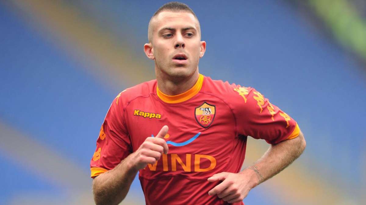Roma, i tifosi cacciano Menez