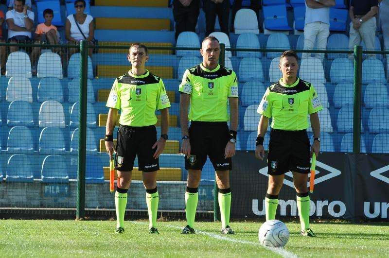 Gruppo D, gli arbitri della prima giornata