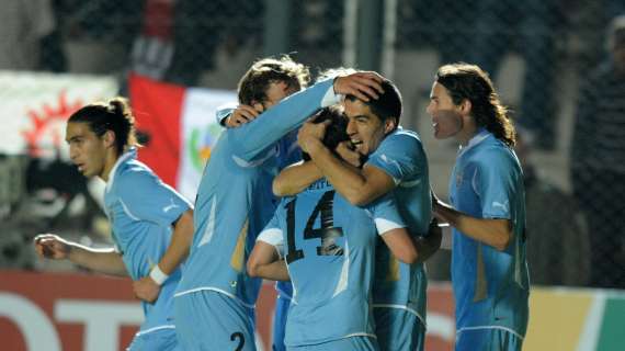 TRIPLICE FISCHIO - Uruguay-Perù 2-0 - <i>Celeste</i> in finale