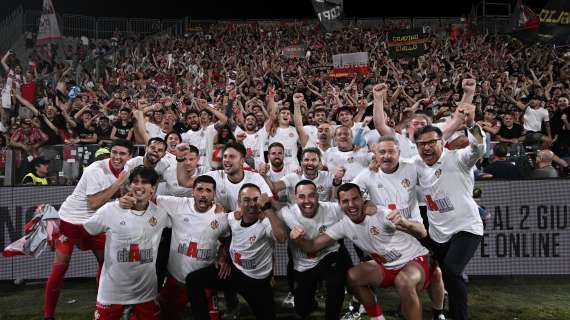 E' TUTTO VERO! LA CREMONESE E' IN SERIE A!