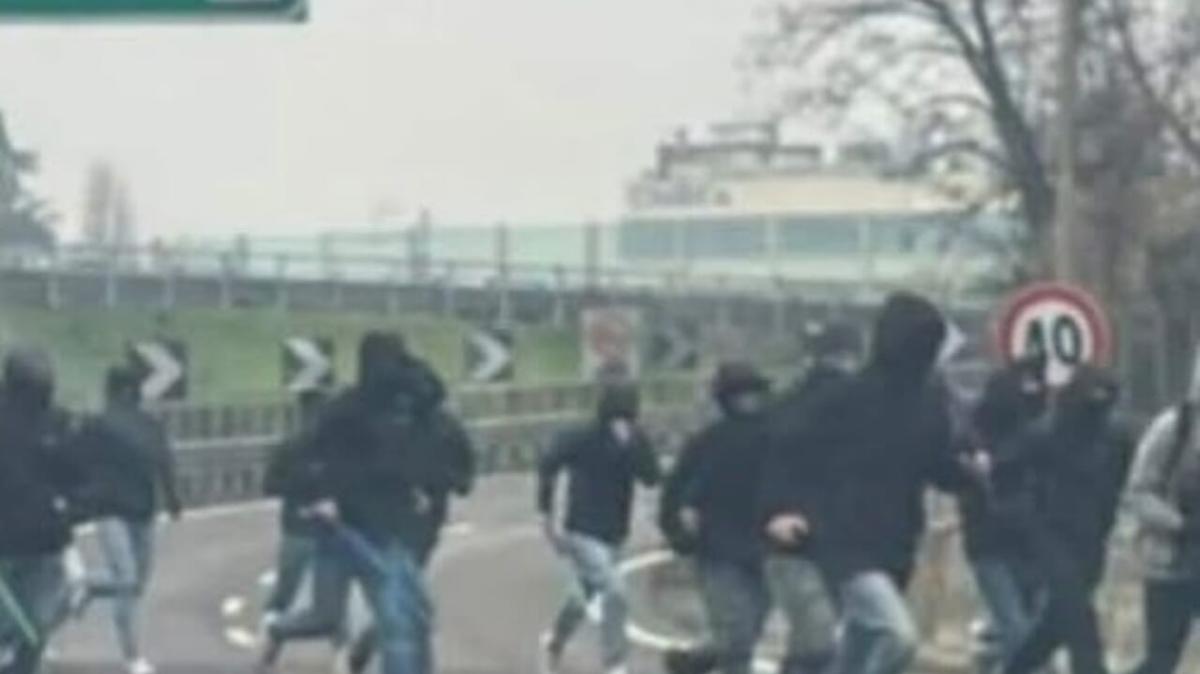 Caos sull’A1: scontri tra tifosi di Fiorentina e Roma bloccano l’autostrada