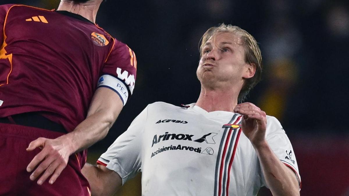 Niente auto di lusso: Thorsby torna a casa in bicicletta | VIDEO