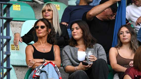 Cremonese, debutto di Vardy: al Bentegodi presente anche la moglie Becky con la sciarpa grigiorossa