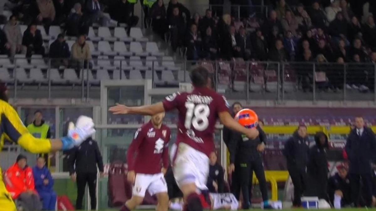 Calvarese sul mani in area di Simeone: "Giusto non assegnare il rigore"