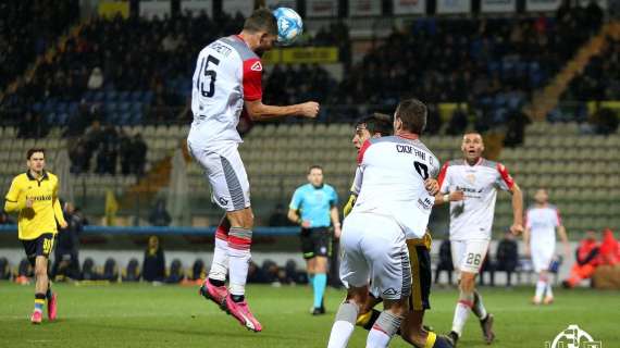 Cremonese-Modena: sfida contrastante allo Zini, tra ambizioni e riscatto