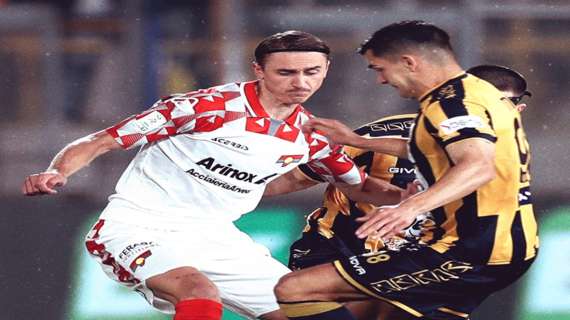 Cuore Cremonese infranto a Castellammare: la Juve Stabia si impone 2-1 nell'andata della semifinale playoff