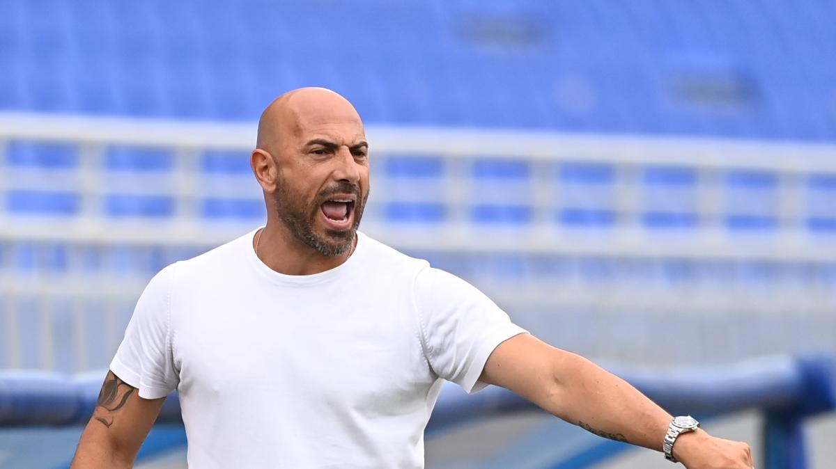 Cremonese, prima il ds poi l’allenatore: Calabro resta un’idea, ma tutto dipende dalla scelta societaria