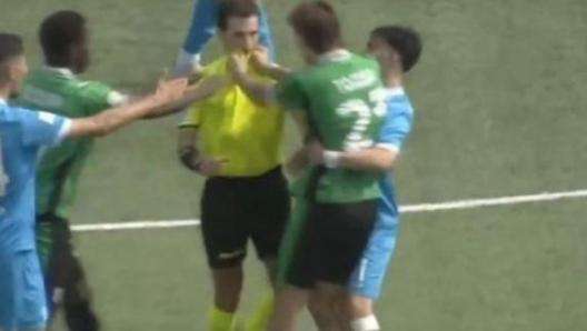 Follia in Serie A Primavera: Tomsa del Sassuolo aggredisce l’arbitro