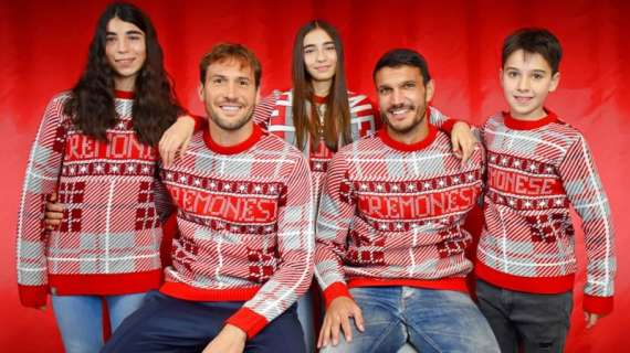 Vazquez e Tuia presentano il primo maglione di Natale grigiorosso