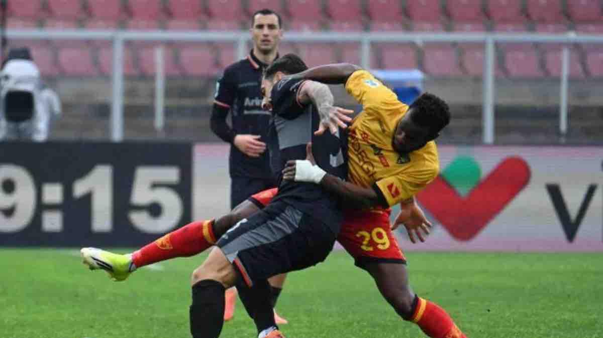 GdS - Pierotti e Stulic regalano al Lecce lo spareggio salvezza con la Cremonese. Caos nel finale