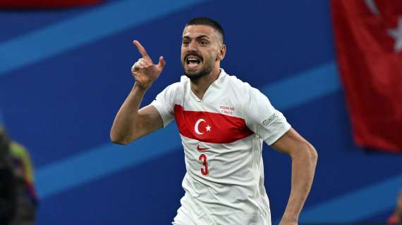 Turchia, i tifosi come Demiral: saluto dei Lupi Grigi. La polizia ferma la marcia