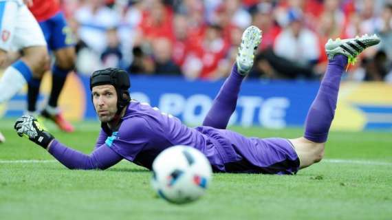 VIDEO - Cech battuto 21 volte agli Europei: è record