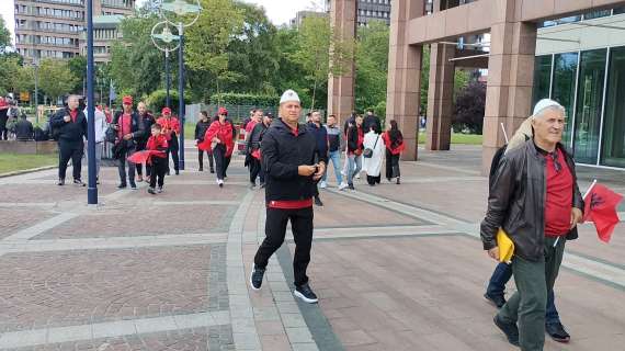 Italia-Albania, invasione dei tifosi albanesi per le strade di Dortmund 