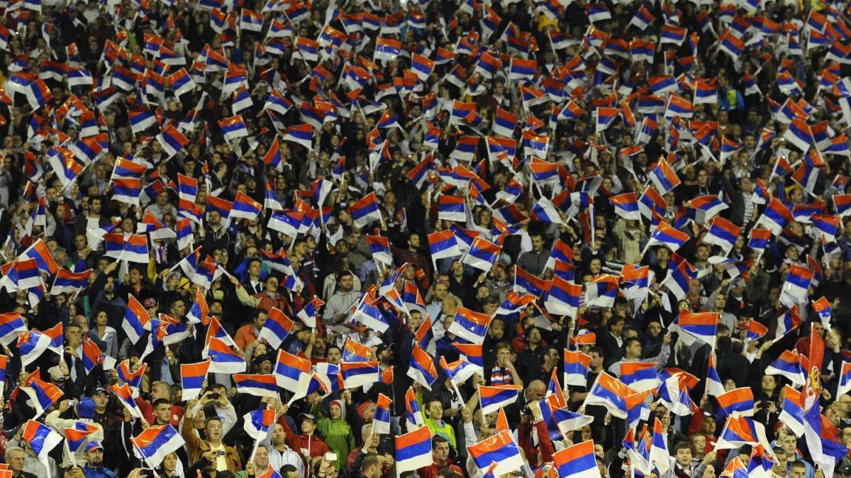 Serbia, ieri sera allenamento surriscaldato: fumogeni e... un'invasione di campo