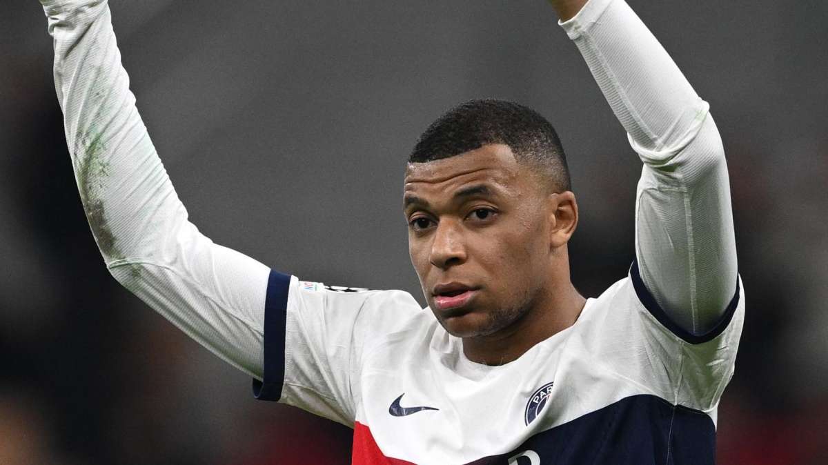 Francia, Mbappe: "Testa perfetta. Le gambe? Vedremo"