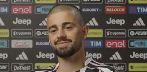 Juventus, Zhegrova si presenta: “Giocare qui è un sogno che si avvera”