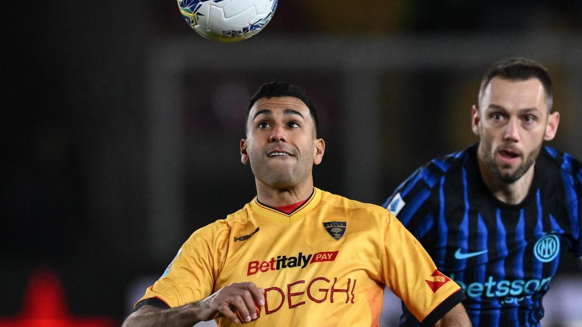 Lecce, l'emozione di Cheddira dopo il primo gol con la maglia del Lecce
