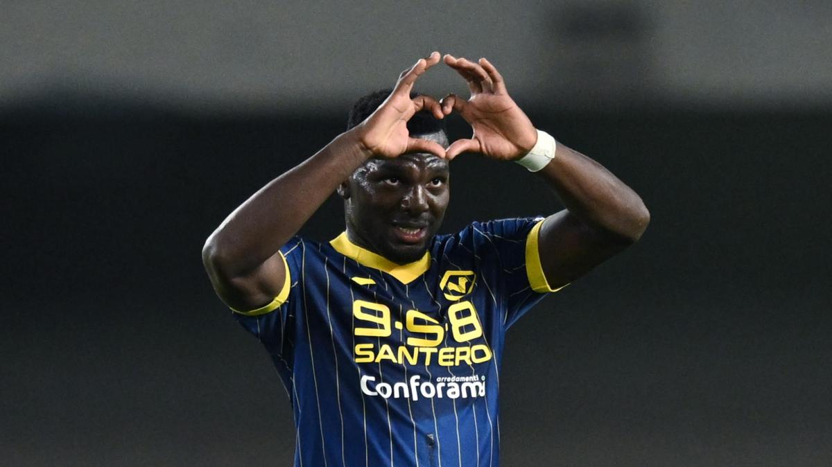 Fantacalcio, le formazioni ufficiali di Genoa-Verona: Mosquera e Vitinha dal 1'