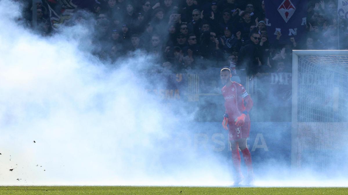 Giudice Sportivo, fumogeno e striscione. Multato il Foggia 