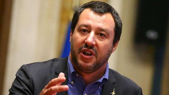 Il monito di Matteo Salvini: "Più soldi al calcio di base. Malagò se ne farà una ragione"