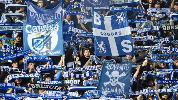 Gli ultras del Brescia sotto la sede del club: ecco cos'è successo