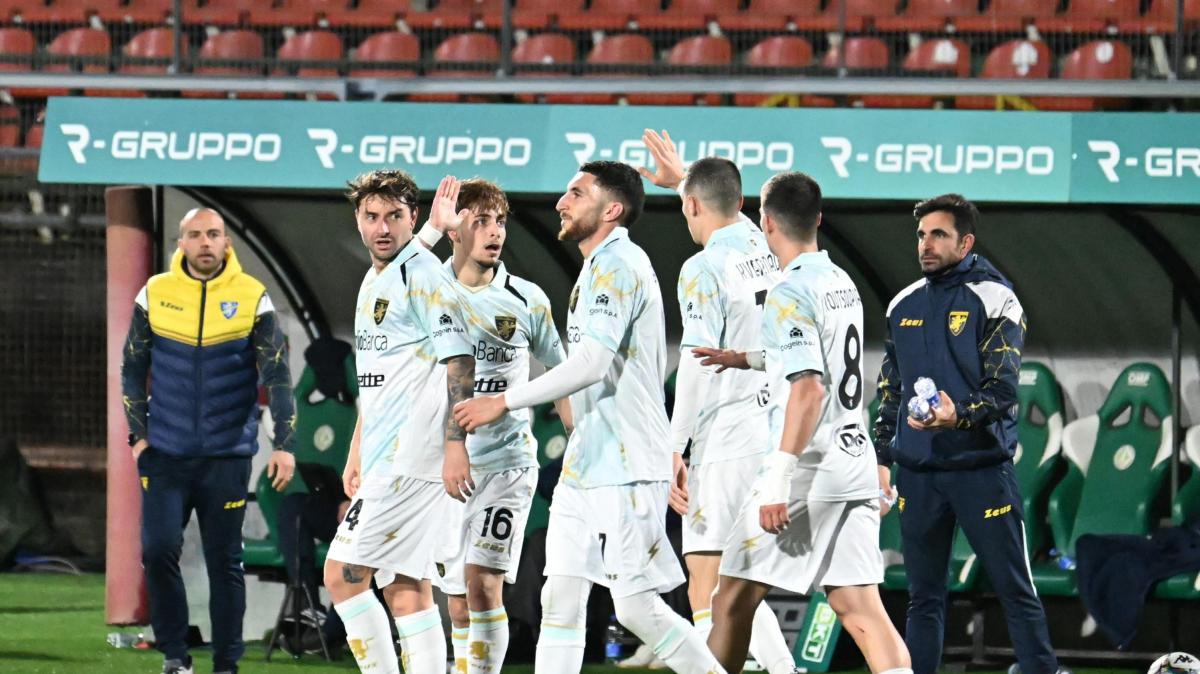 Avellino-Frosinone 1-3: le immagini più belle del match