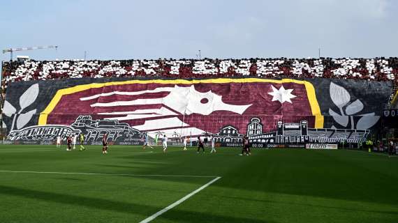 Il comunicato della Salernitana: "Playout rinviati. Ritiro prepartita sospeso, la squadra torna ad allenarsi martedì"