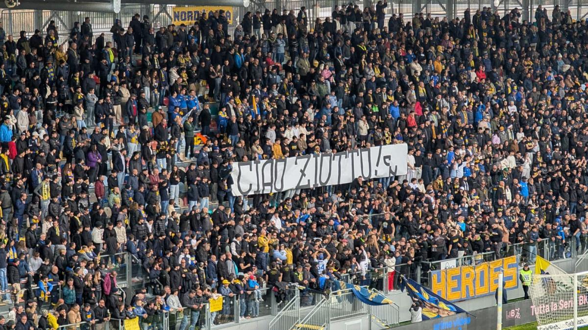 Frosinone-Venezia, l'ultimo saluto della Nord a "Torchiolino"