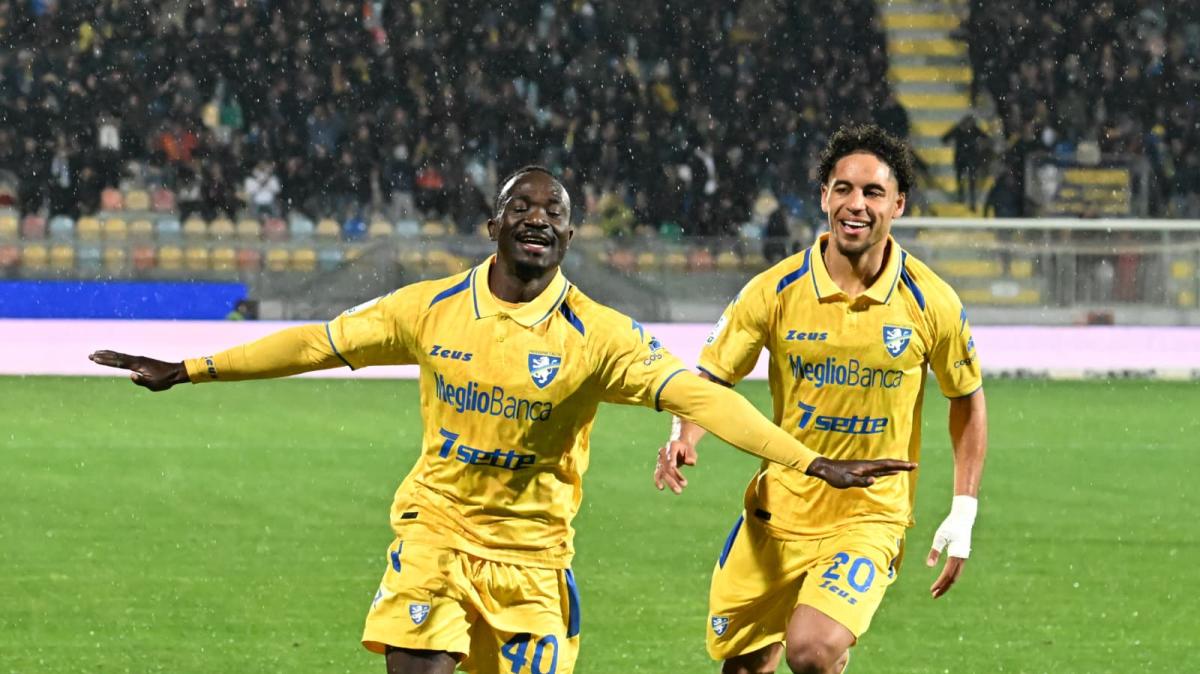 PAGELLE Frosinone-Bari 2-1: Fini show, Corrado ancora in gol