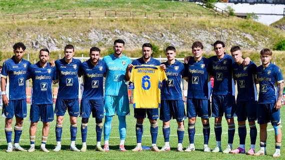 Fotonotizia - Il Frosinone rende omaggio ad Antonioli 