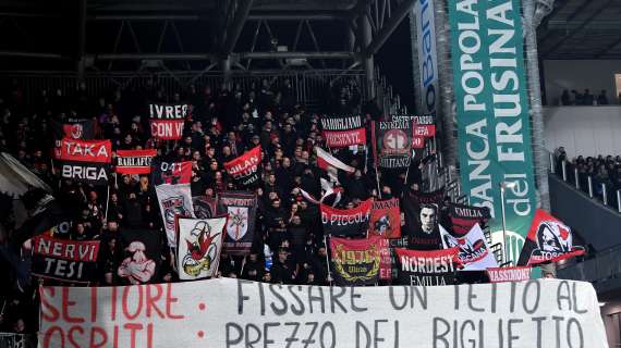 Frosinone-Milan, nel settore ospiti esposto striscione contro il prezzo del biglietto