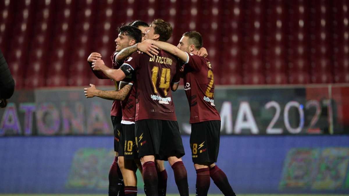Le Cronache: "Cicirelli, l'uomo dei 4 minuti di Lecce, entra nella ripresa e fa volare la Salernitana..."