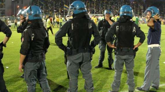 Ultim'ora - Frosinone Napoli, tensione tra forze dell'ordine e tifosi del Frosinone in Via Armando Fabi