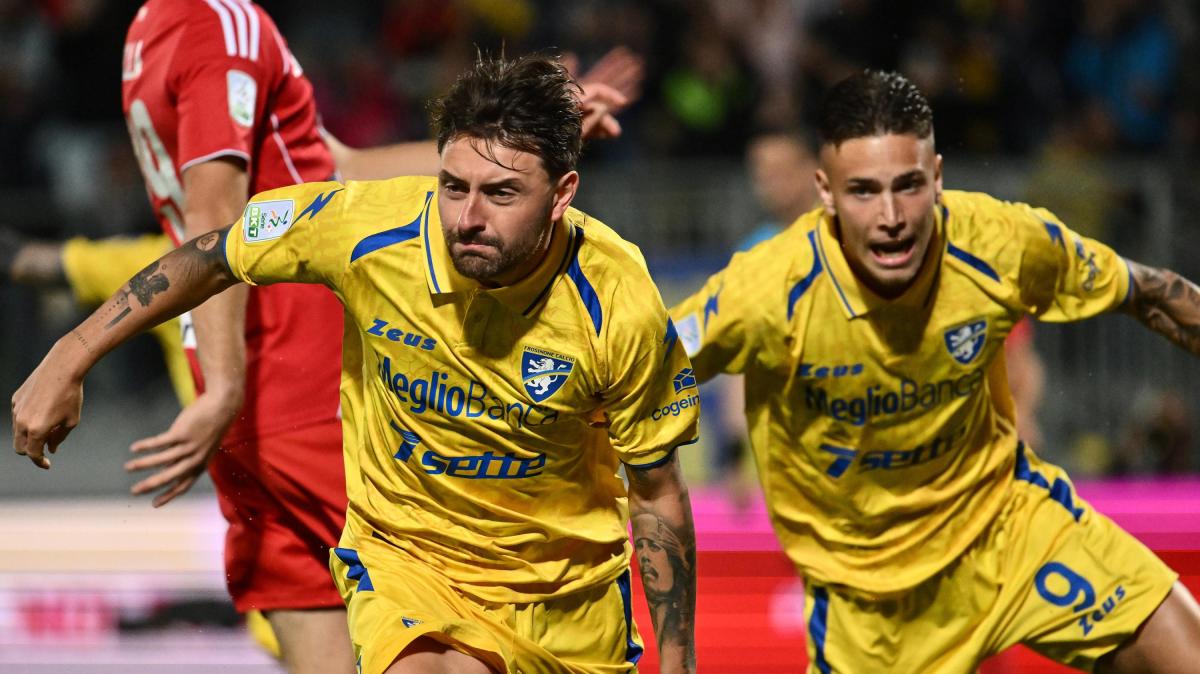 Frosinone, Calò si fa tatuare un ricordo per la quarta promozione in A del Frosinone