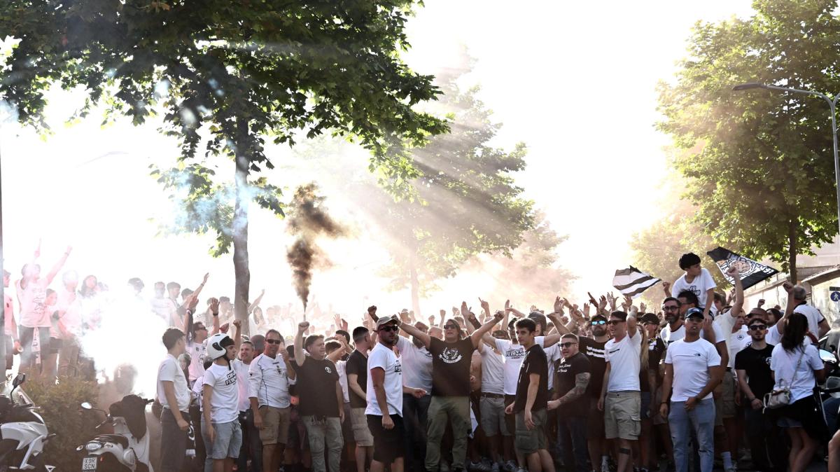 AGGIORNAMENTO - Confronto tifosi-squadra avvenuto. Situazione ristabilita 