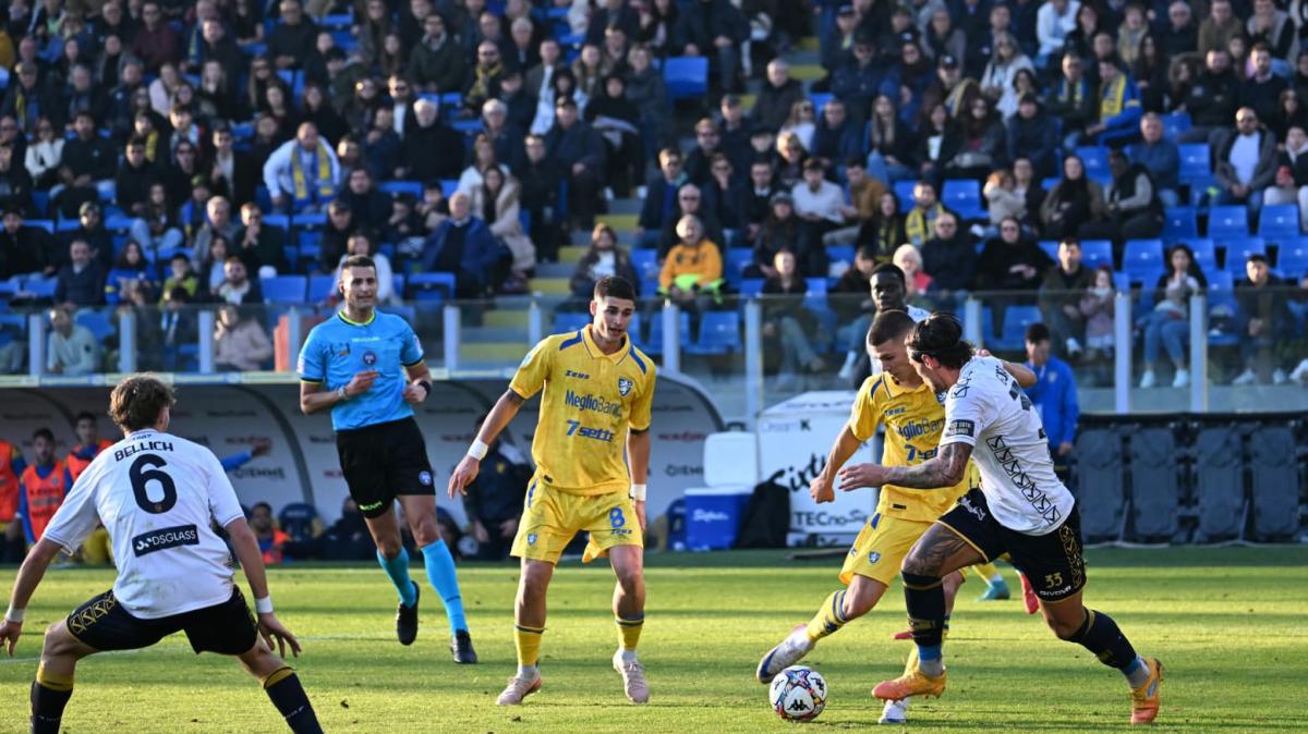 PAGELLE Frosinone-Juve Stabia 3-0: doppietta di Kvernadze, in gol anche Calvani