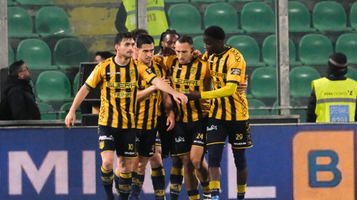Juve Stabia, i playoff non bastano: Abate punta al sesto posto. Venerdì l’esame Frosinone, ma resta il rebus societario